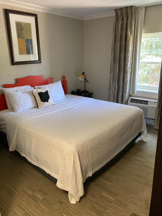 The Aurora Inn Hotel And Event Center Esterno foto